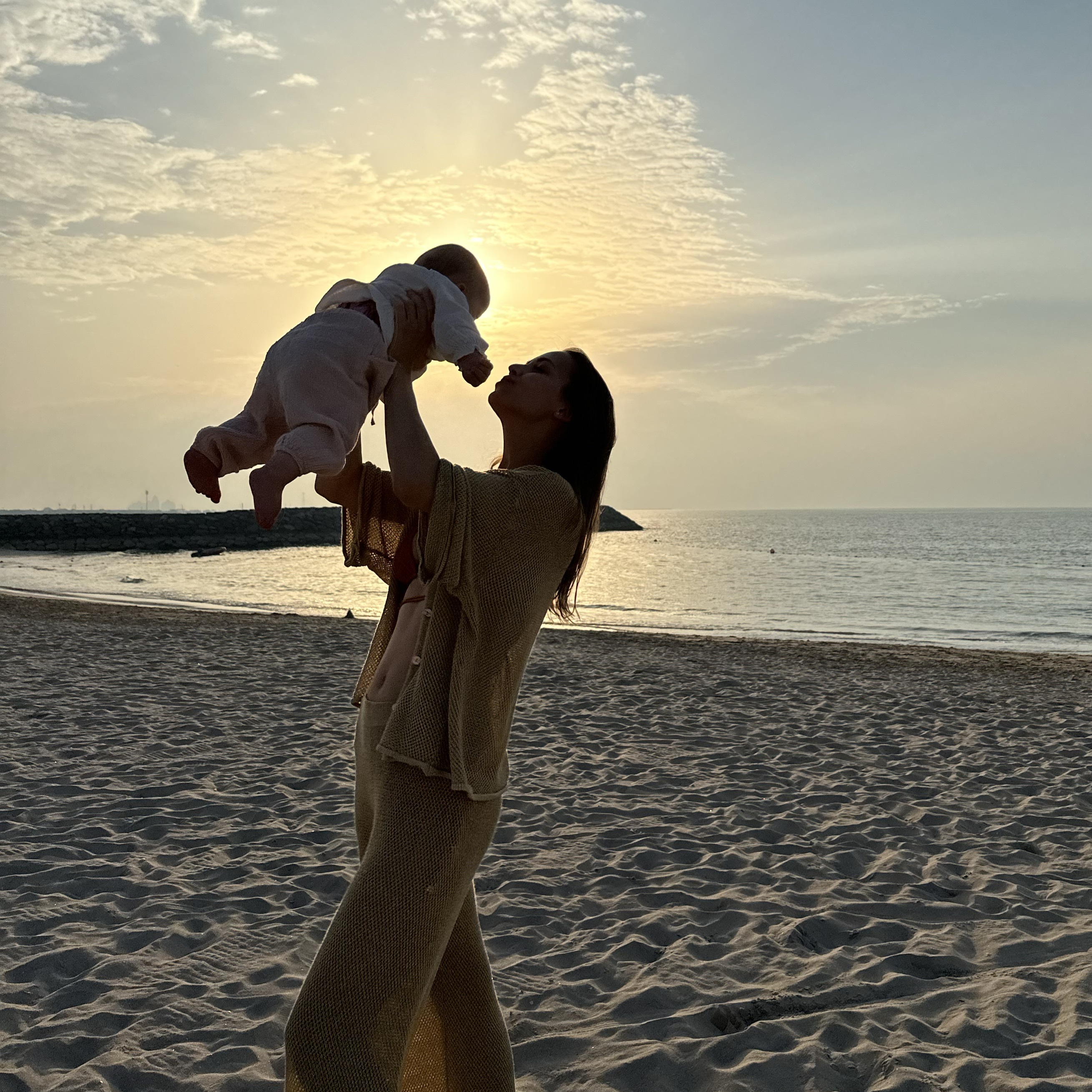 Вакансия: Няня-помощница в семью, Москва на НашаНяня.ру