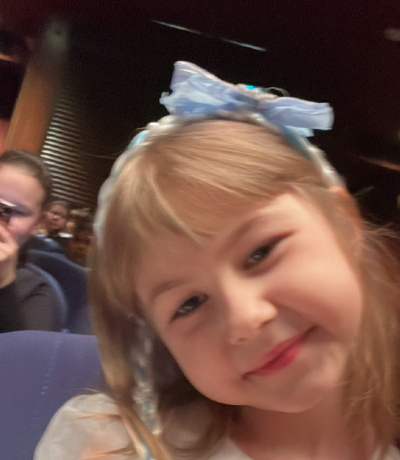 Няня в городе Москва - Няня постоянная для девочки 6, 5 лет