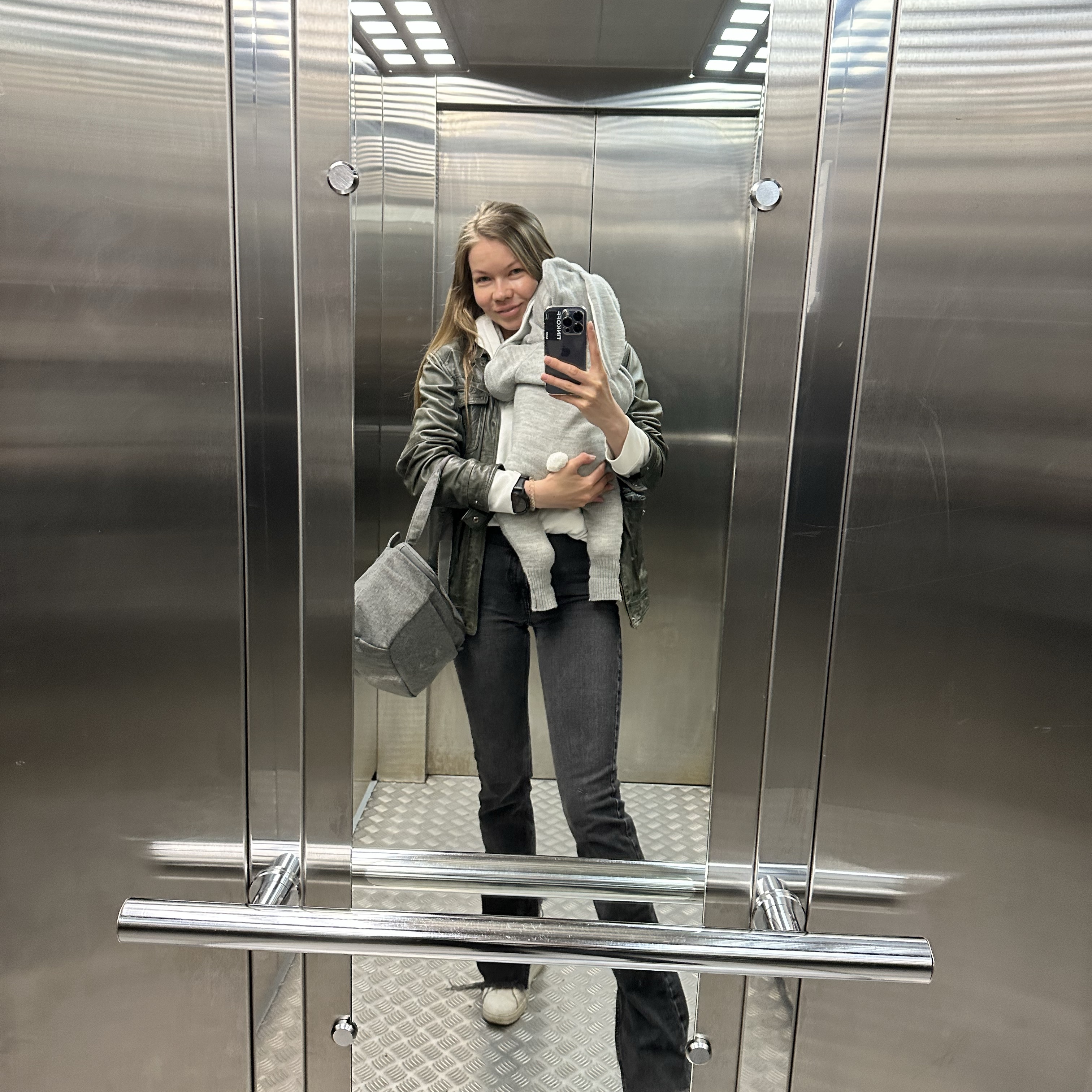 Няня в городе Москва - Няня для голубоглазого сорванца😄(полная занятость)