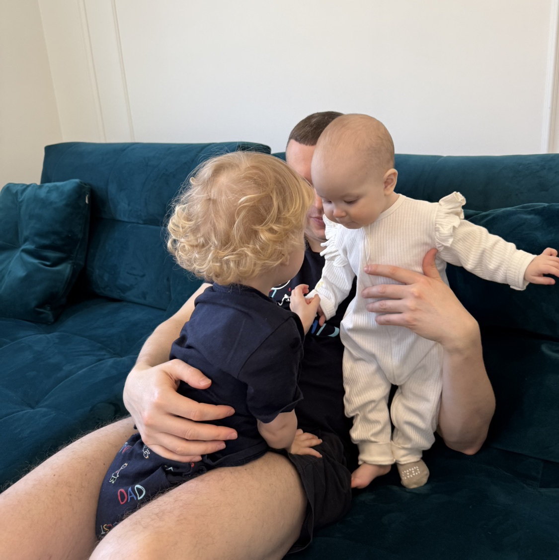 Няня в городе Москва - Ищем няню для дочки 8 месяцев