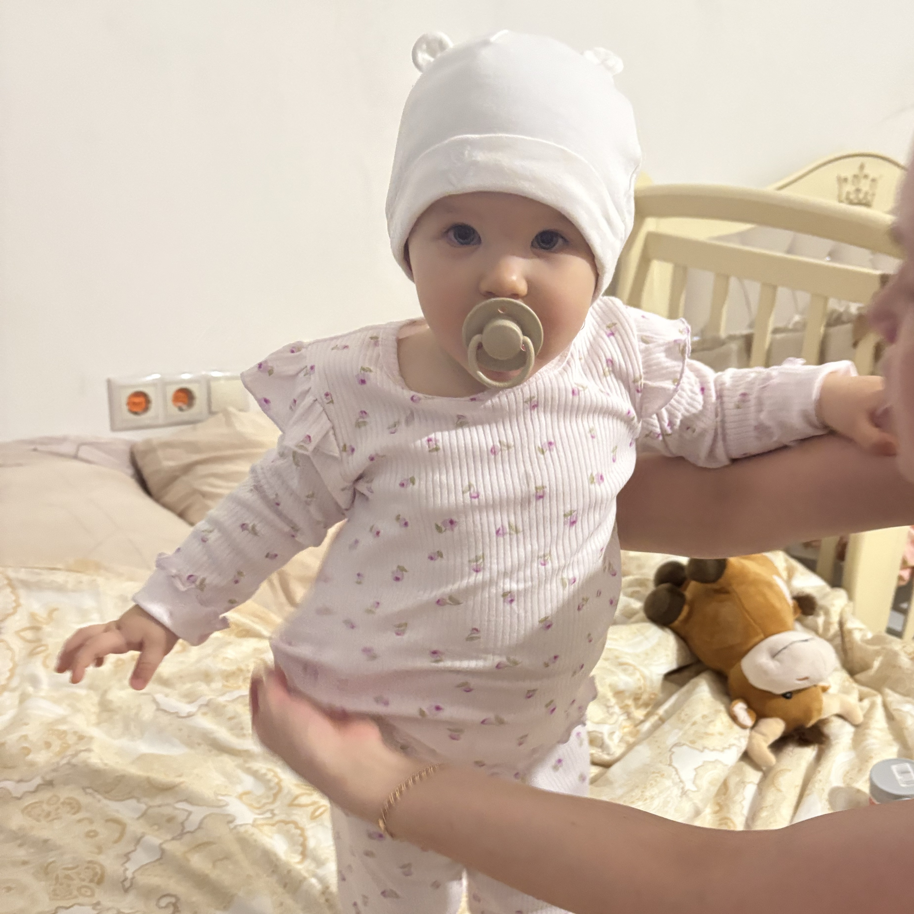 Няня в городе Москва - Няня - помощница к чудесной девочке 1 годик 4 месяца