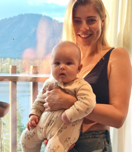 Няня в городе Омск - Няня с опытом для ребенка 7 месяцев