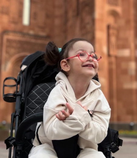 Няня в городе Москва - Ищу няню для 3х летней маломобильной дочки