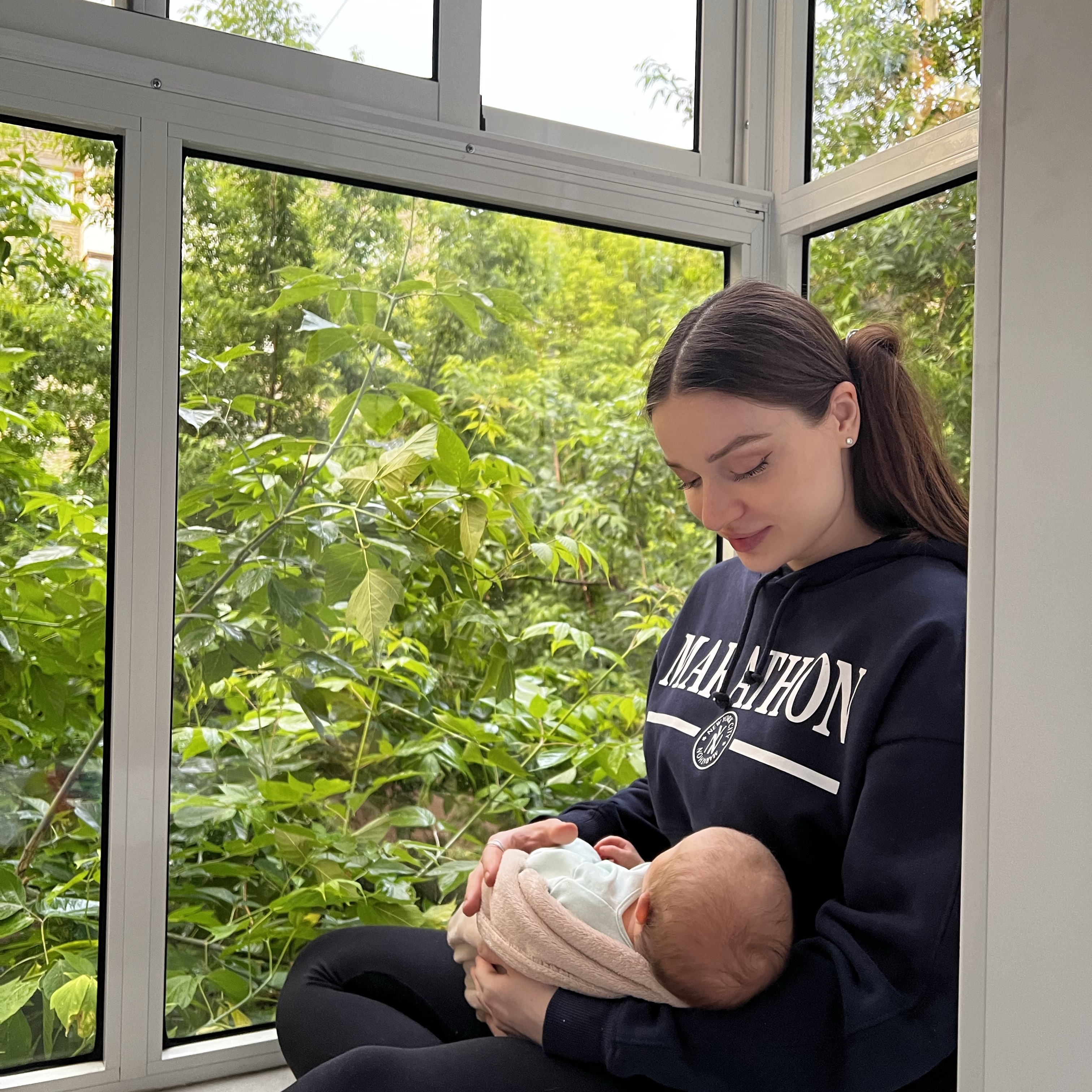 Няня в городе Новосибирск - Няня для девочки 1, 8г, сопровождающая няня для второй дочери 5-ти лет