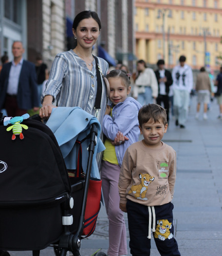 Няня в городе Москва - Няня для малыша 8 месяцев в семью с 3 детьми
