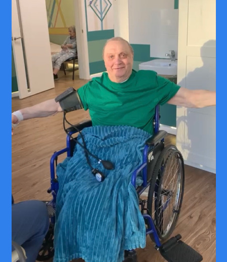 Сиделка в городе Санкт-Петербург - Помощница больному в реабилитационном центре