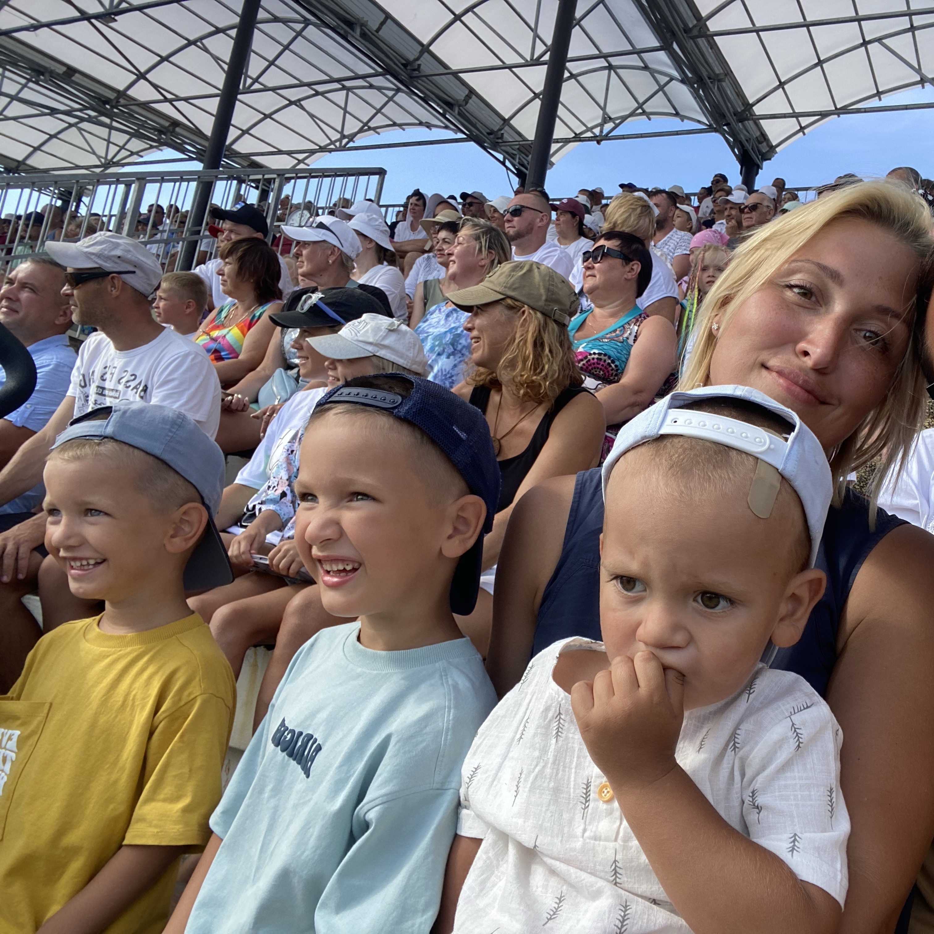 Няня в городе Москва - Ищем няню для двух мальчиков 2 и 4 лет