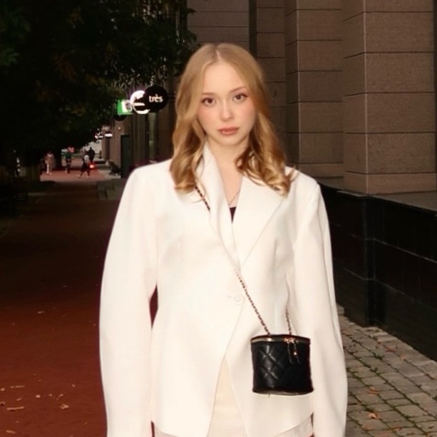 Няня в городе Уфа - Элина В.