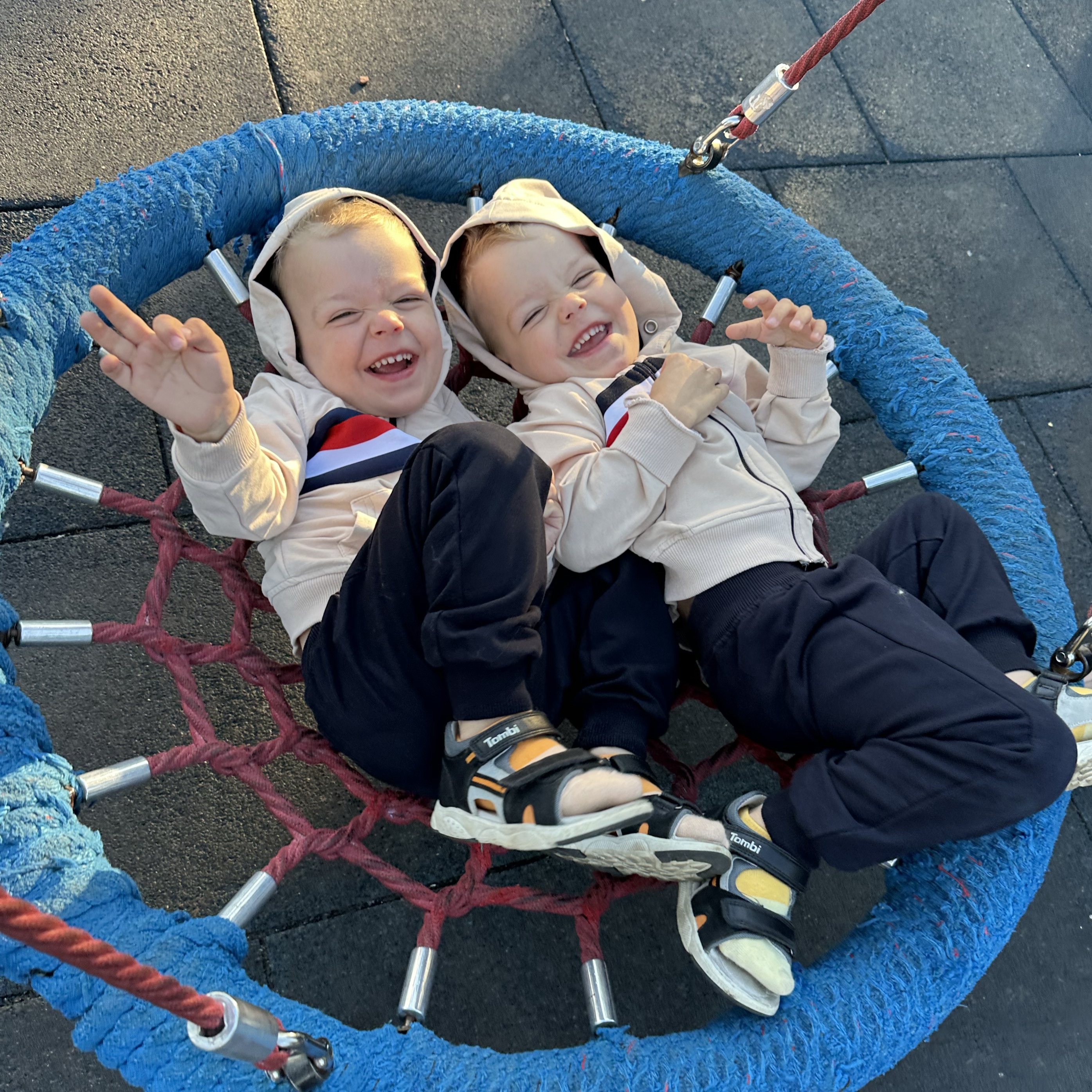 Няня в городе Самара - Ищем заботливую и ответственную няню для двойняшек (3 года). З/п 120 тыс.р