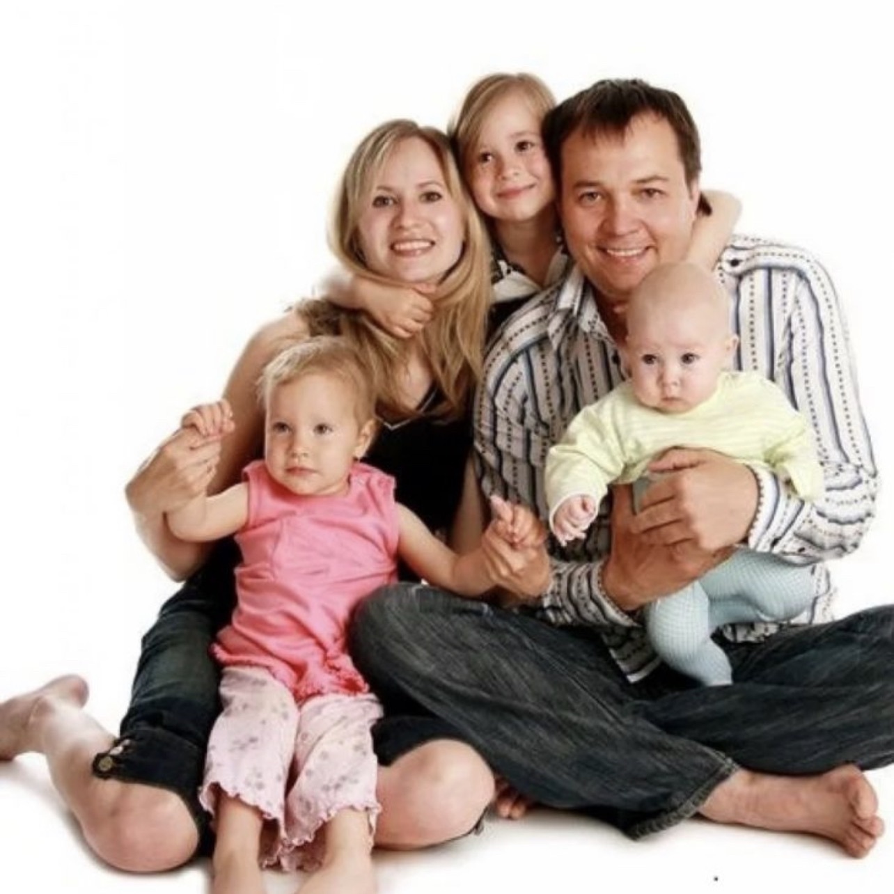Семья в россии и в мире. Фото семьи. Многодетная семья. Семья с тремя детьми. Семья картинки для детей.